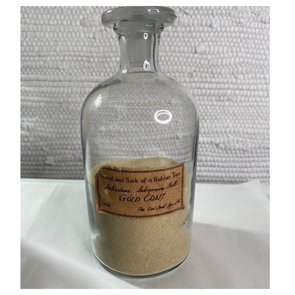 Set of Two French Style Glass Apothecary Bottles with glass stoppers. - Picture 10 of 14